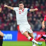 Сборная Польши победила Албанию в матче отбора к ЧМ-2022. Встреча прерывалась на 20 минут