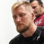 «Сто процентов я не буду пить из кроссовка» — боец UFC Волков высказался о традиции своего соперника из Австралии