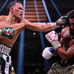 Временный чемпион WBC Бенавидес одержал досрочную победу над Андраде