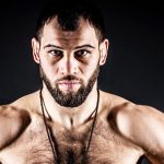 Боец Bellator Токов: «Когда я не тренируюсь и ем одни булки, живот большой становится»